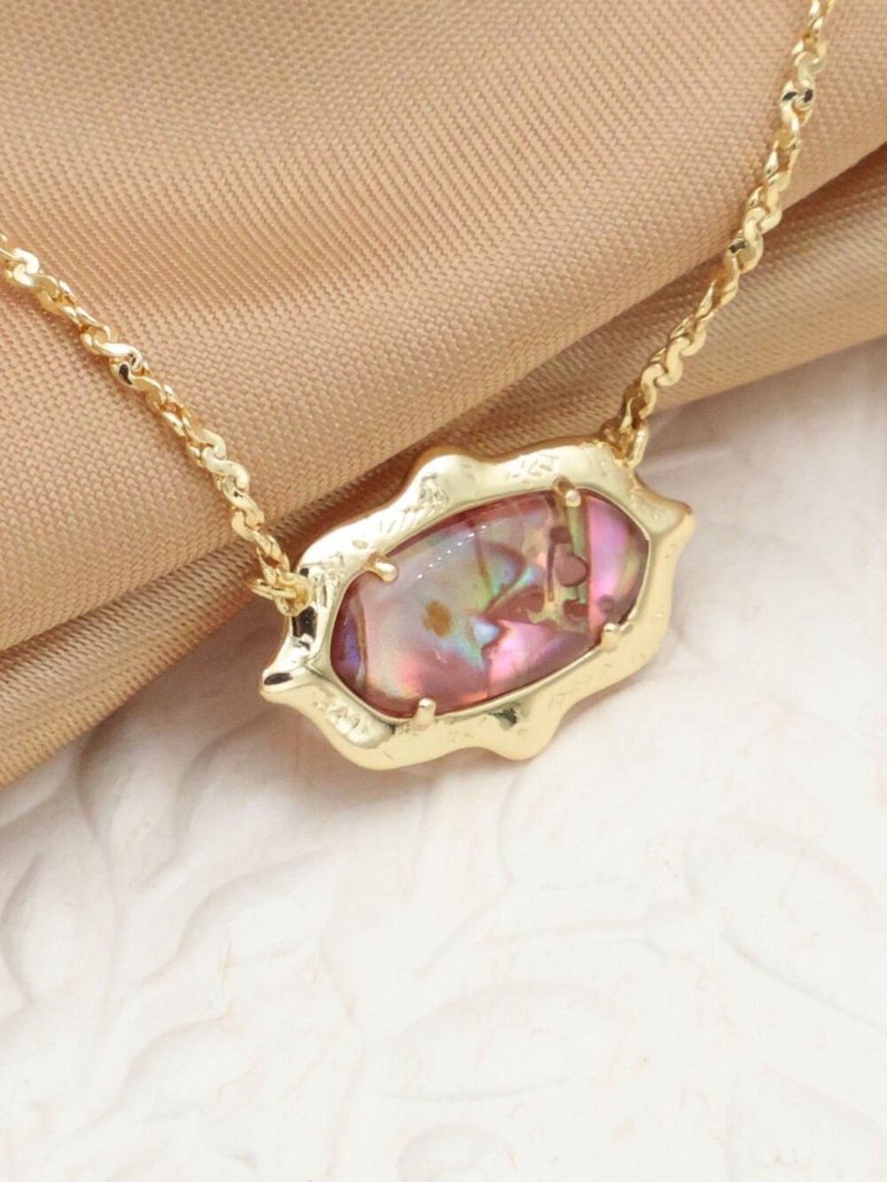 Kendra Scott Elisa Scallop Frame Gold Necklace - Picture 2 of 2